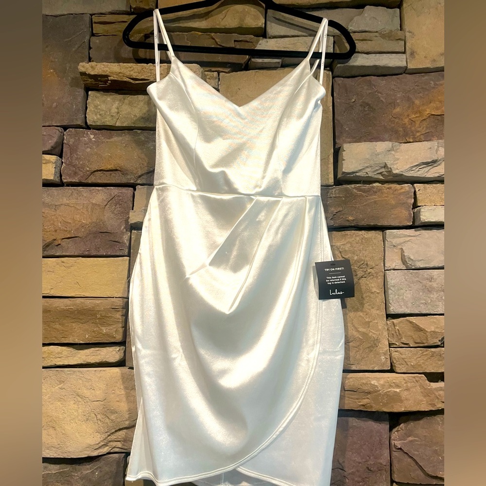 White bodycon dress from Lulu’s, never worn, tags attached, size Medium